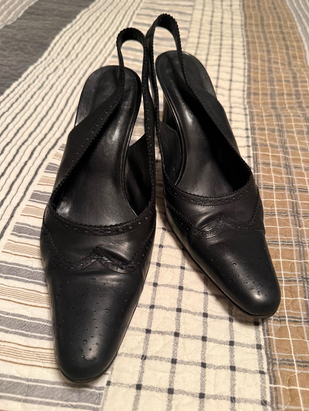 Banana Republic Vintage Women’s Black Brogue Slingback Pointed-Toe Dress Pumps